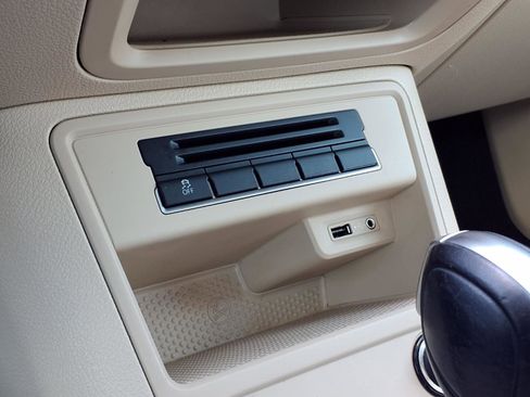 Used 2017 Volkswagen Tiguan S image 13