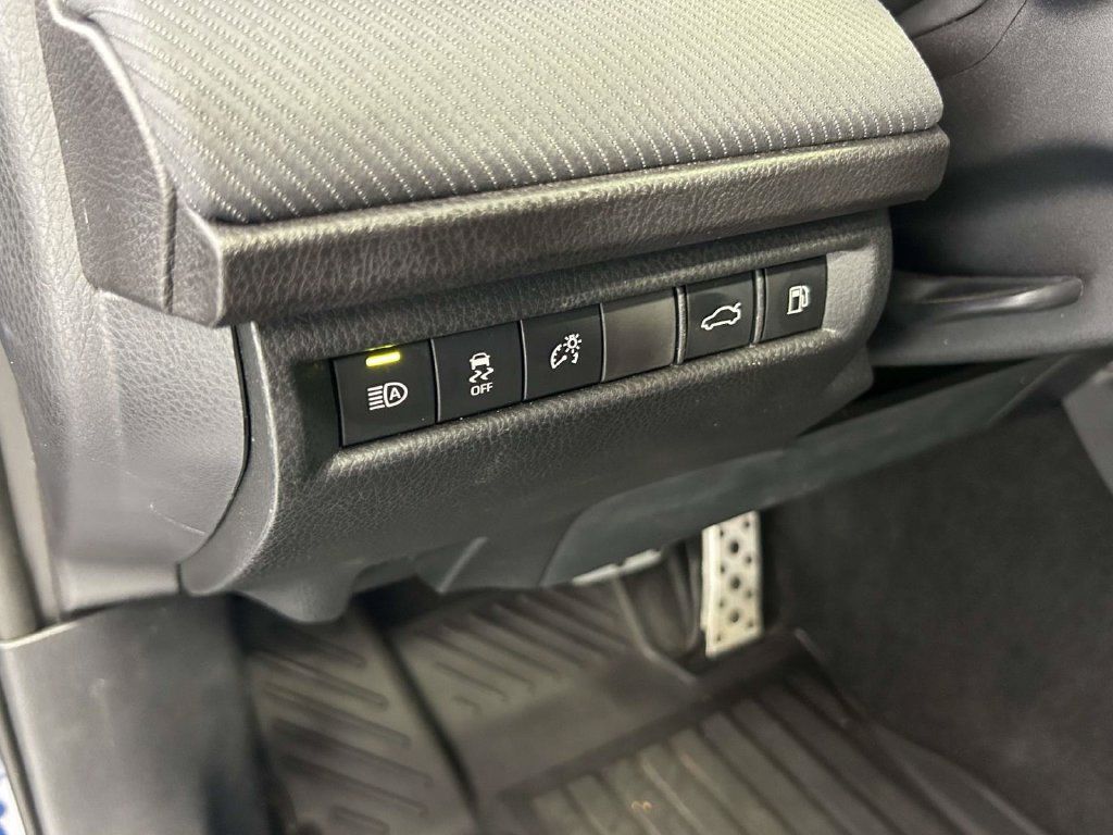 Used 2025 Toyota Camry SE FWD image 18