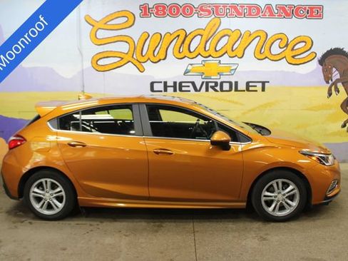 Used 2017 Chevrolet Cruze LT FWD image 1