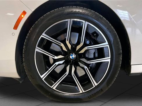 Used 2025 BMW 740i xDrive AWD/4WD image 10