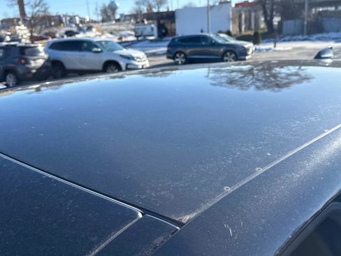 Used 2017 Land Rover Discovery Sport HSE image 33