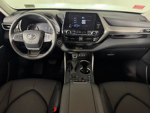 Used 2026 Toyota Highlander XLE AWD/4WD image 13