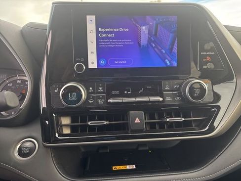 Used 2024 Toyota Highlander XLE image 20