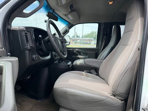 Used 2018 Chevrolet Express 3500 LT w/ LT Preferred Equipment Group RWD image 8