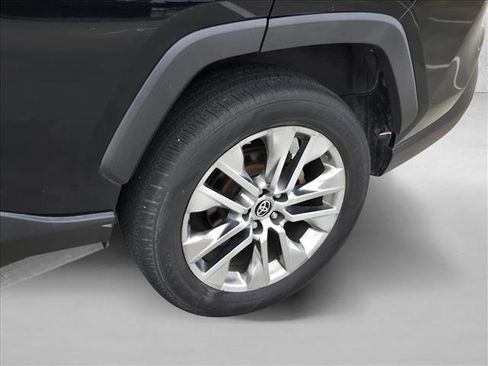 Used 2020 Toyota RAV4 Limited image 25