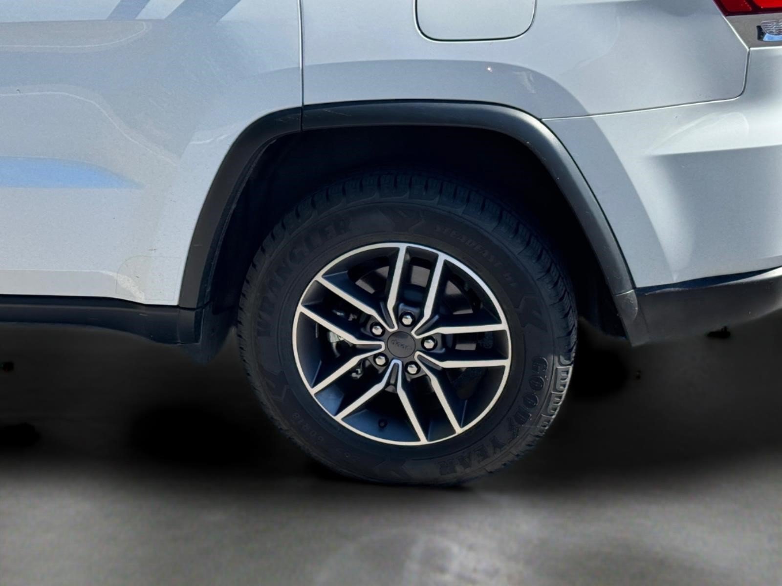 Used 2022 Jeep Grand Cherokee Limited AWD/4WD image 8