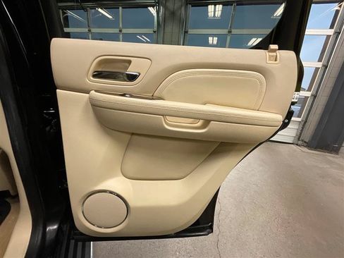 Used 2007 Cadillac Escalade AWD w/ Information Package image 25