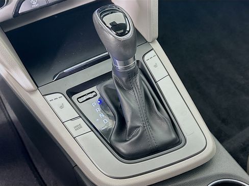 Used 2017 Hyundai Elantra Limited w/ Limited Tech Package 04 image 25