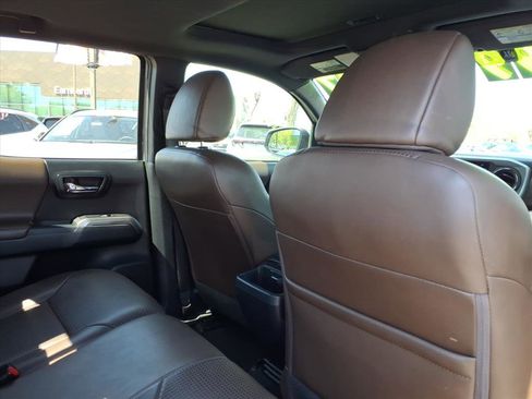 Used 2017 Toyota Tacoma Limited image 13