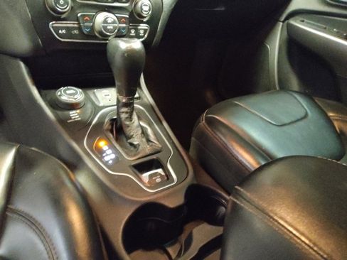 Used 2020 Jeep Cherokee Latitude Plus w/ Comfort/Convenience Group image 26