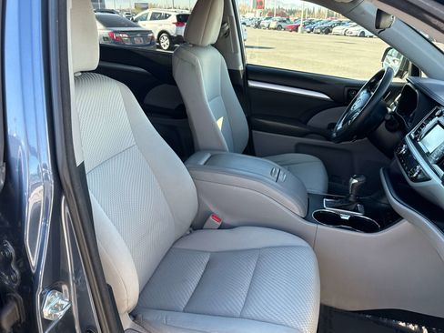 Used 2018 Toyota Highlander LE image 18