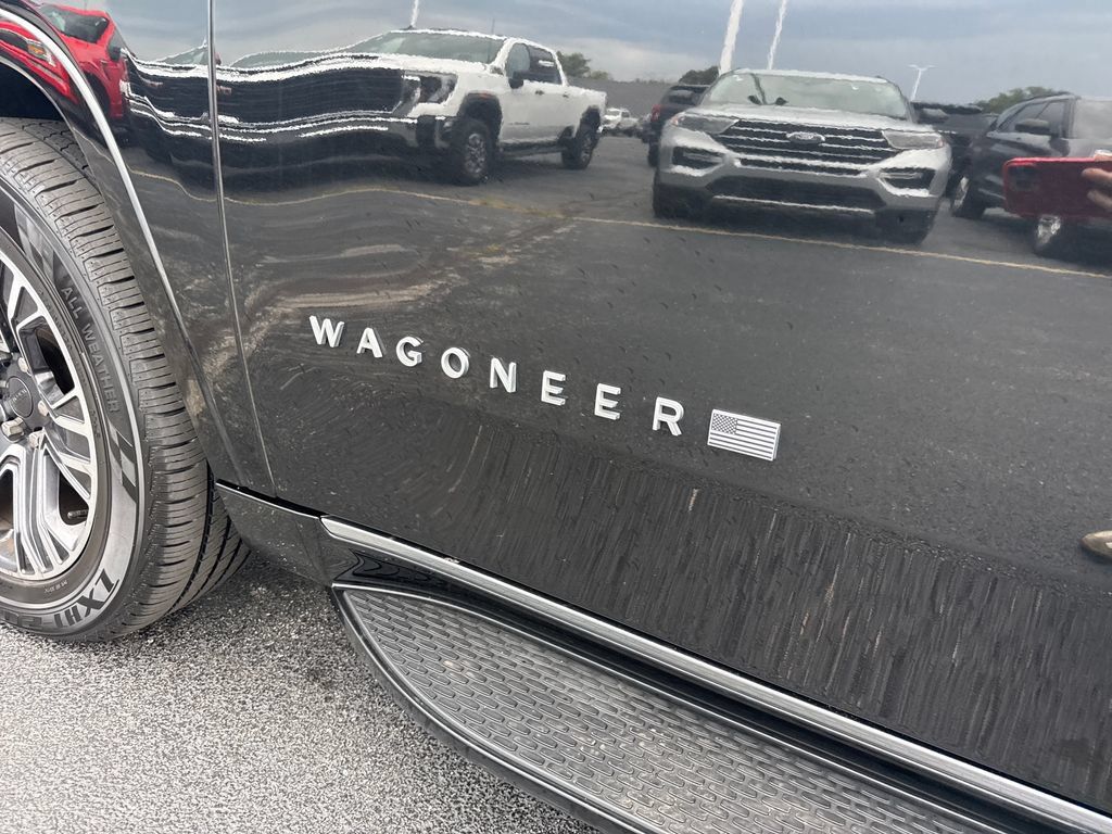 Used 2024 Jeep Wagoneer L Series II w/ Flexible Seating Group AWD/4WD image 22