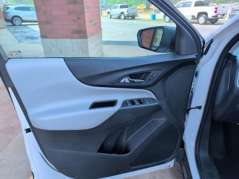 Used 2023 Chevrolet Equinox LS FWD image 11
