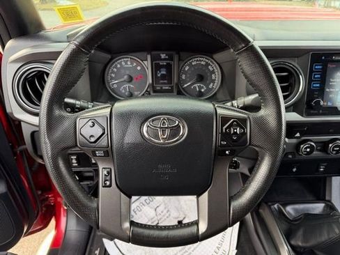 Used 2016 Toyota Tacoma TRD Sport image 27