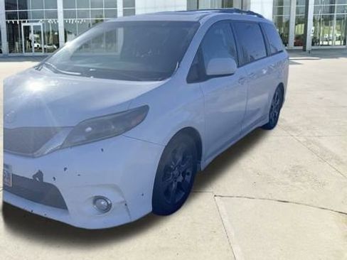 Used 2015 Toyota Sienna SE image 37