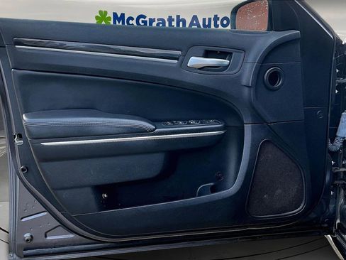 Used 2016 Chrysler 300 Limited w/ Driver Convenience Group image 17