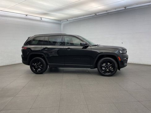 New 2025 Jeep Grand Cherokee Limited w/ Luxury Tech Group II image 2