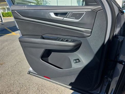 Used 2025 Volkswagen Atlas Cross Sport SEL Premium R-Line image 15