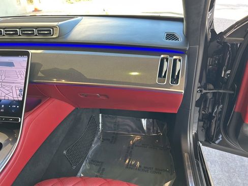 Used 2022 Mercedes-Benz S 580 4MATIC Sedan w/ AMG Line Package image 25