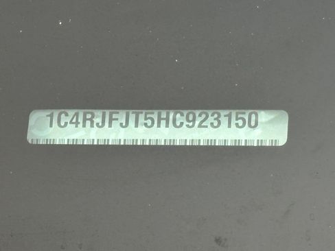 Used 2017 Jeep Grand Cherokee Summit w/ Platinum Series Group image 21