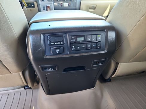 Used 2011 Toyota Sequoia Platinum image 32