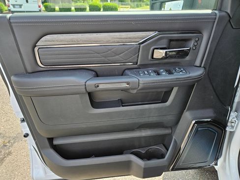 New 2026 RAM 3500 Limited AWD/4WD image 17