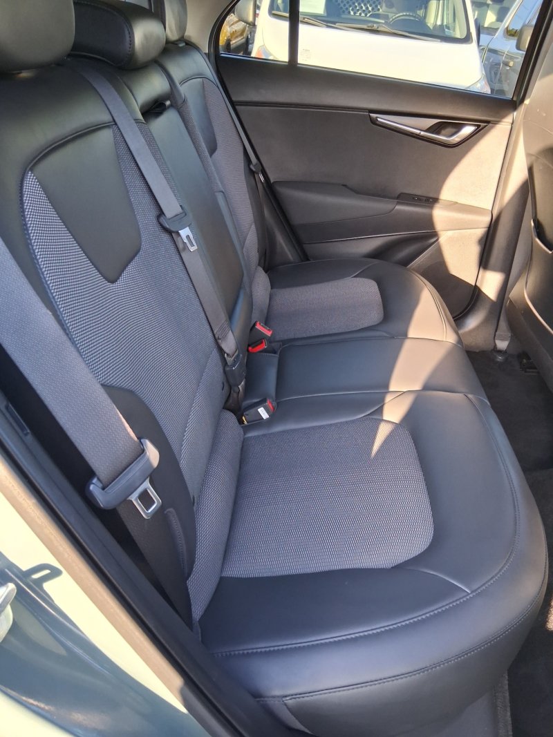 Used 2023 Kia Niro Wind w/ Wind Preserve Package FWD image 8