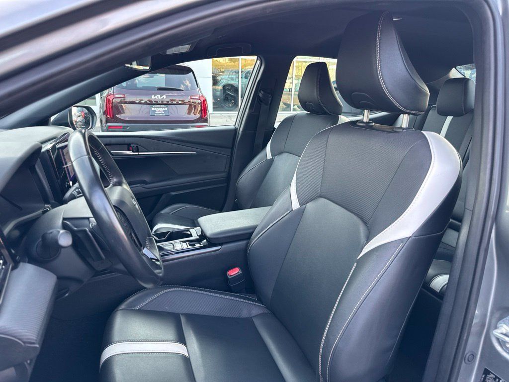 Used 2025 Toyota Camry SE FWD image 13