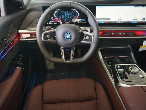 Used 2026 BMW 750e xDrive w/ Premium Package AWD/4WD image 17