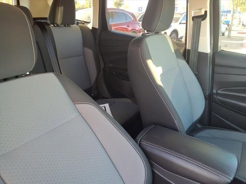 Used 2018 Ford Escape SE image 12