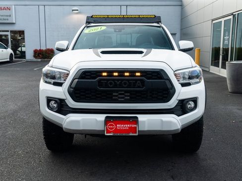 Used 2021 Toyota Tacoma TRD Sport image 2