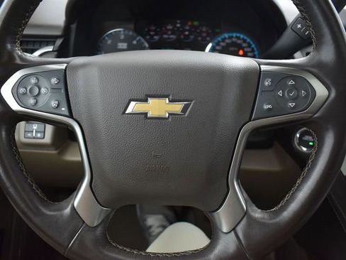 Used 2020 Chevrolet Suburban Premier w/ Premier 6.2L Value Package image 15