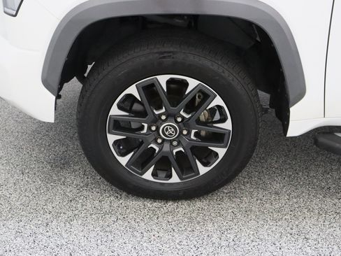 Used 2023 Toyota Tundra Limited AWD/4WD image 11