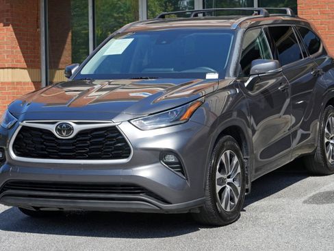Used 2021 Toyota Highlander XLE FWD image 44