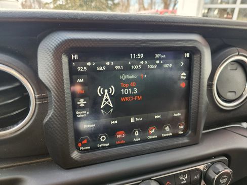 Used 2018 Jeep Wrangler Unlimited Sahara image 31