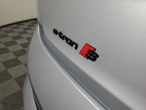 Used 2023 Audi e-tron S Prestige w/ Prestige Package image 7