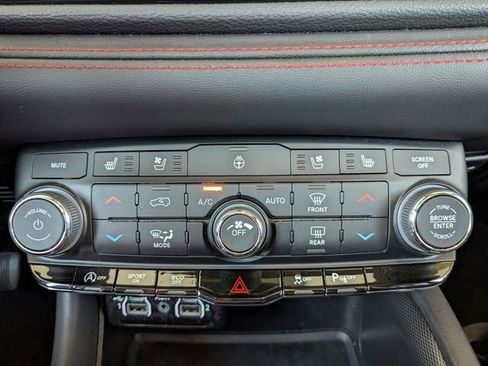 Used 2024 Dodge Durango GT AWD/4WD image 5