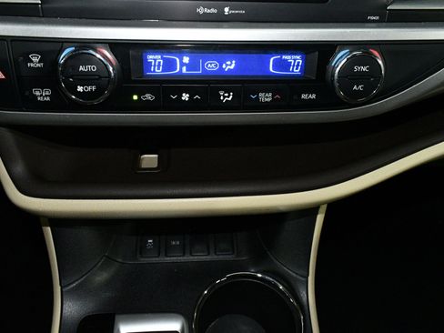 Used 2015 Toyota Highlander Plus image 36