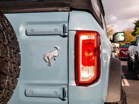 Used 2021 Ford Bronco Black Diamond image 17