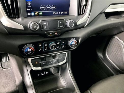 Used 2024 GMC Terrain SLT image 25