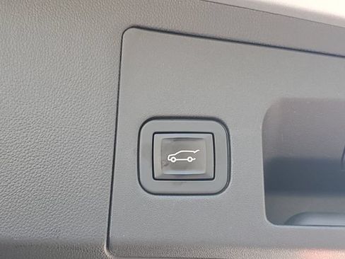 Certified 2017 Cadillac XT5 FWD image 16