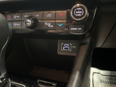 Used 2023 Jeep Compass Limited image 29