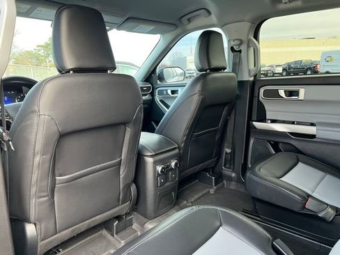 Used 2023 Ford Explorer XLT w/ Equipment Group 202A image 35