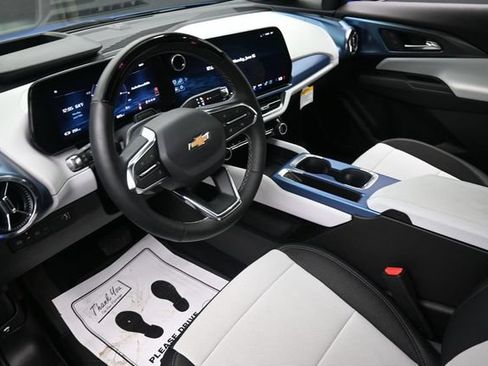 Used 2025 Chevrolet Equinox EV LT w/ Convenience Package II FWD image 18