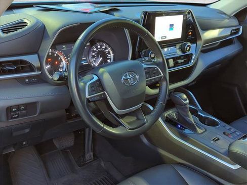 Used 2023 Toyota Highlander XLE FWD image 10