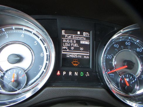 Used 2015 Chrysler Town & Country Touring image 47