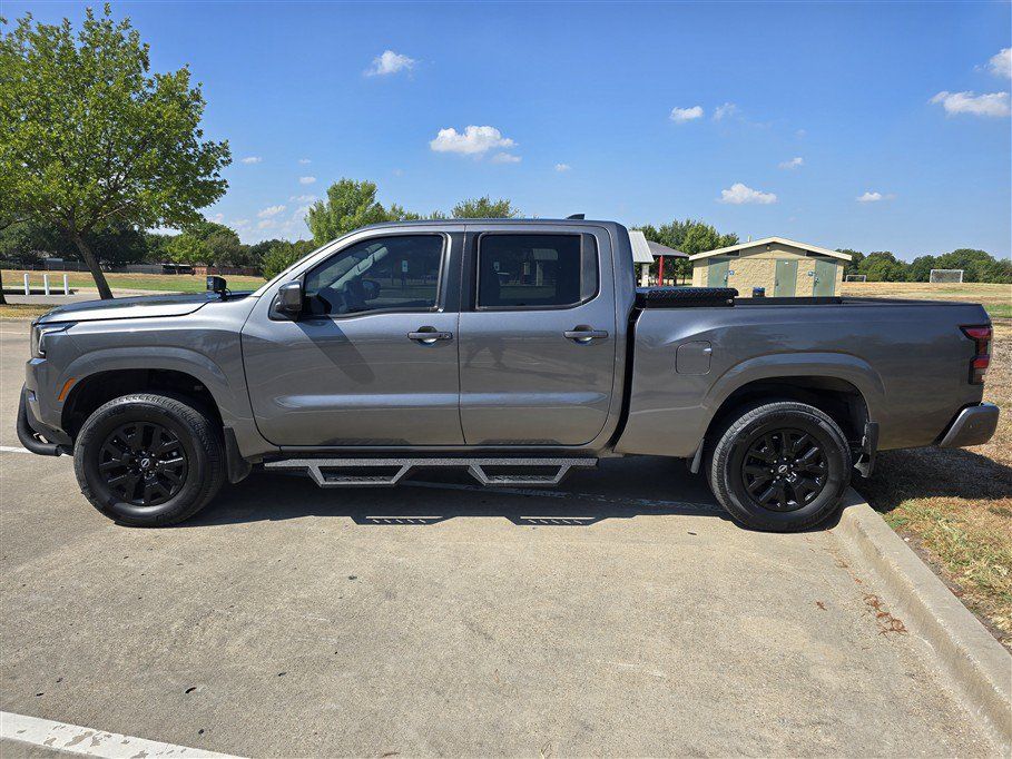 Used 2024 Nissan Frontier SV RWD image 3