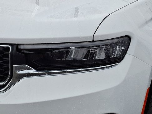 New 2025 Jeep Grand Cherokee Laredo X w/ Luxury Tech Group I image 4