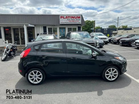 Used 2016 Ford Fiesta SE w/ Equipment Group 201A FWD image 2