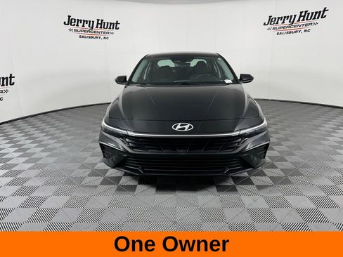 Used 2025 Hyundai Elantra SE image 5